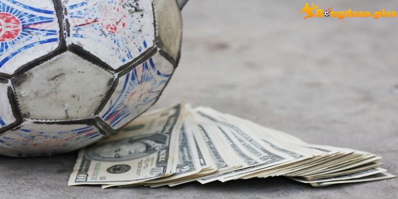 Cầu thủ bóng đá kiếm tiền thông qua nguồn nào?